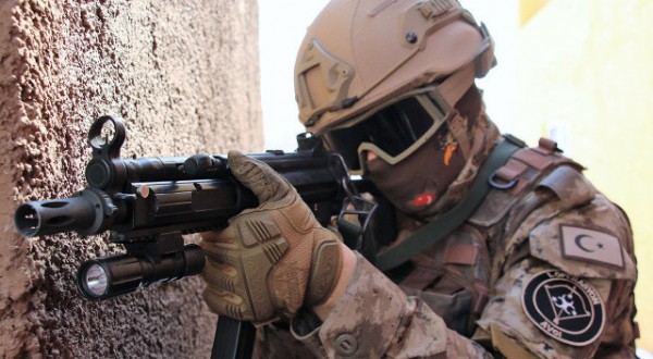 Mehmetçik'ten terör örgütü PKK'ya sınır ötesi operasyon: 12 terörist etkisiz